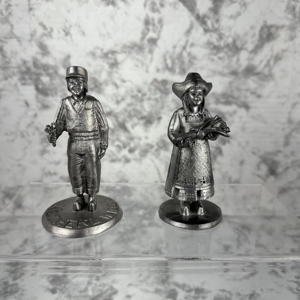 2009 Michael Ricker Dutch Netherlands Pewter Figurines Boy & Girl Holding Tulips